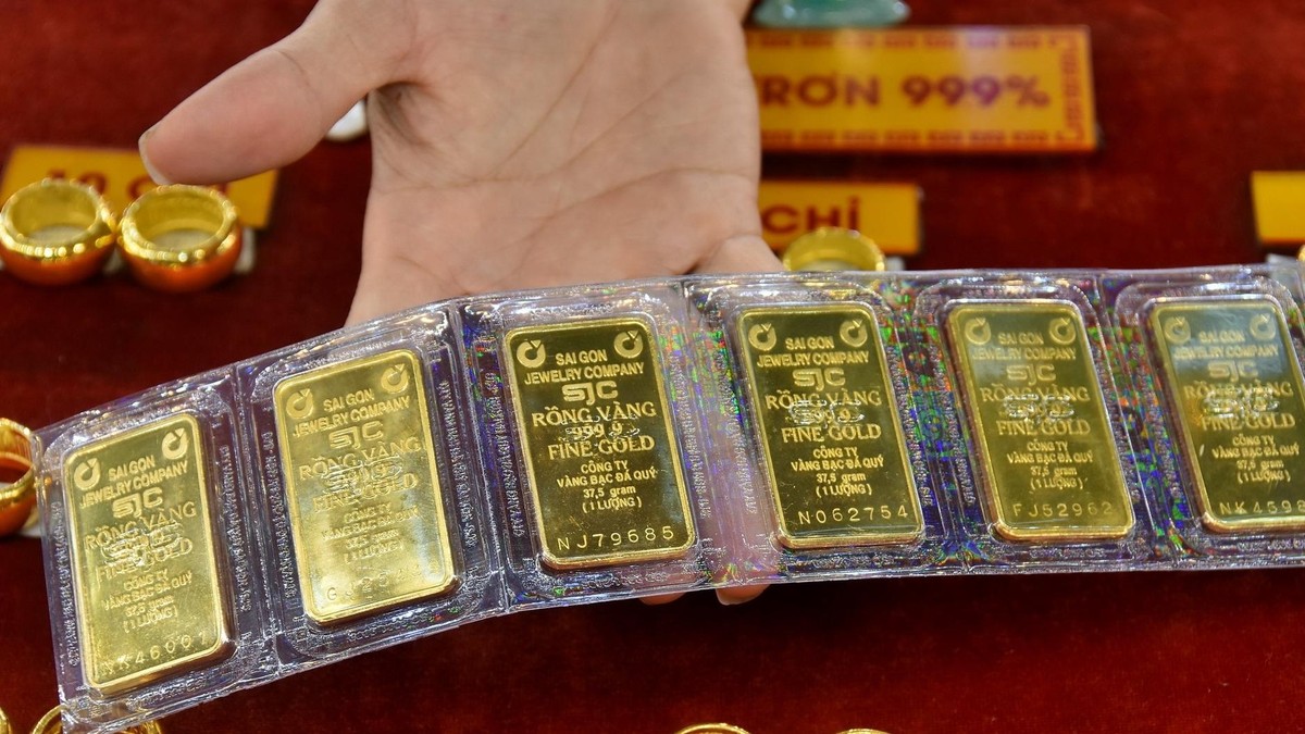 Vàng SJC bám trụ mốc 67 triệu đồng/lượng