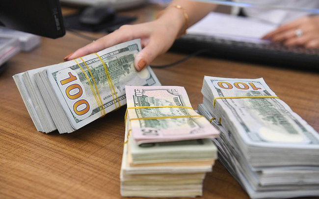 Ngân hàng có động thái mới khi giá USD tăng kịch trần