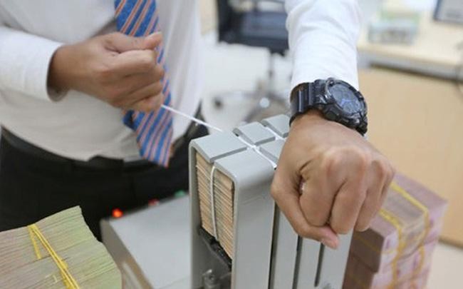 Lo rủi ro thanh khoản kỳ hạn, Ngân hàng Nhà nước 'ghìm cương' tín dụng bất động sản