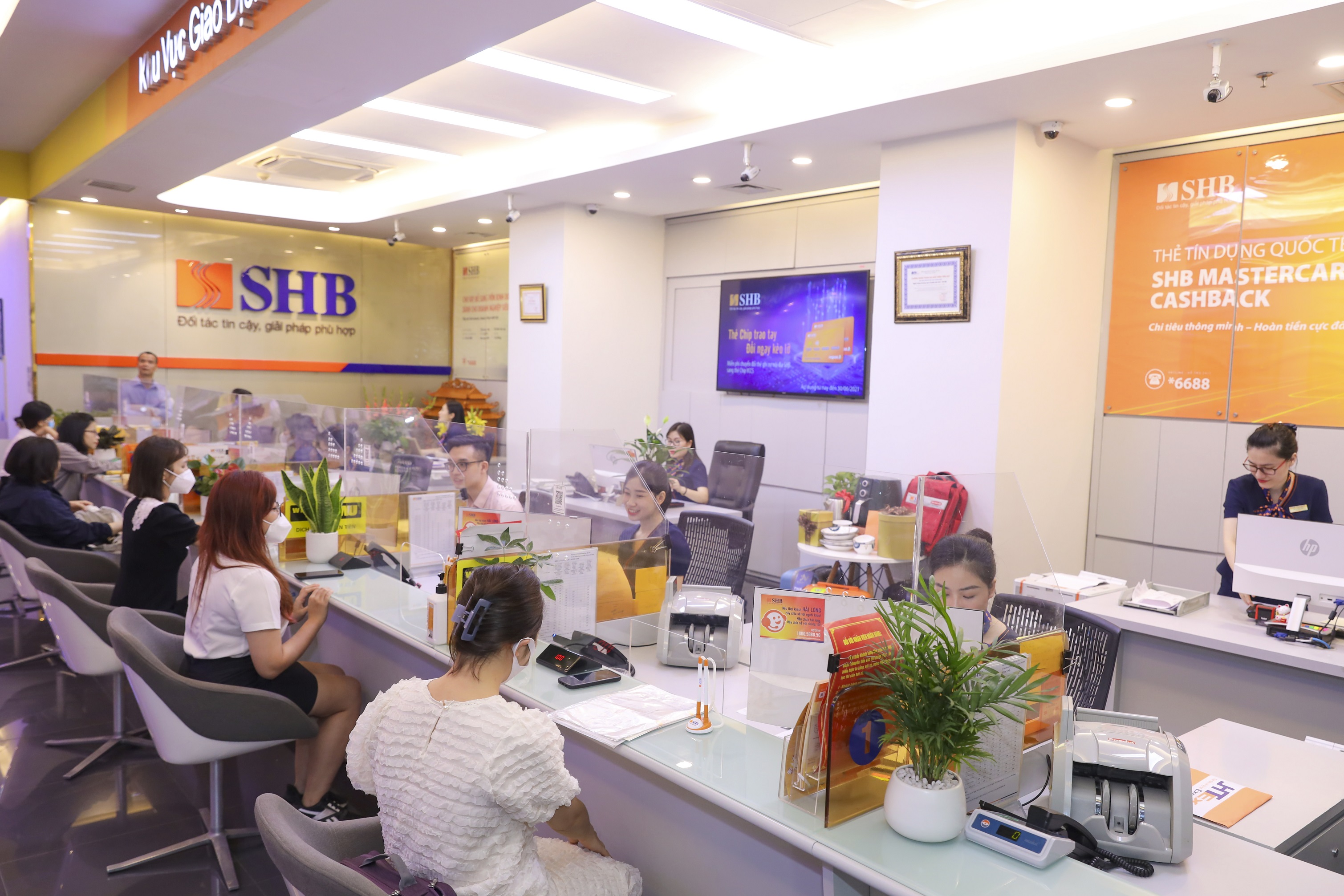 Bùng cháy đam mê World cup 2022 cùng thẻ thể thao SHB – FCB MASTERCARD
