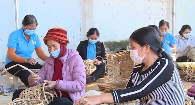 Phụ nữ nông thôn có nghề ổn định, thu nhập khấm khá