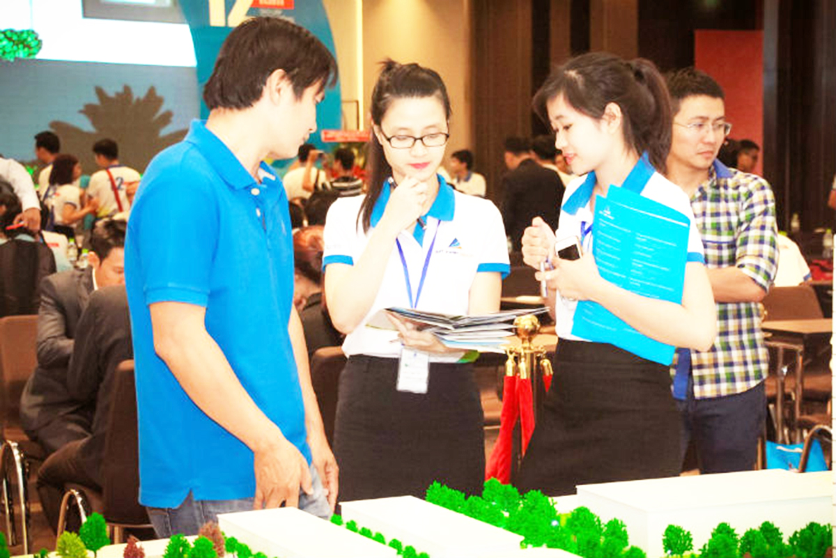 Môi giới bất động sản tìm 'lối thoát hiểm'