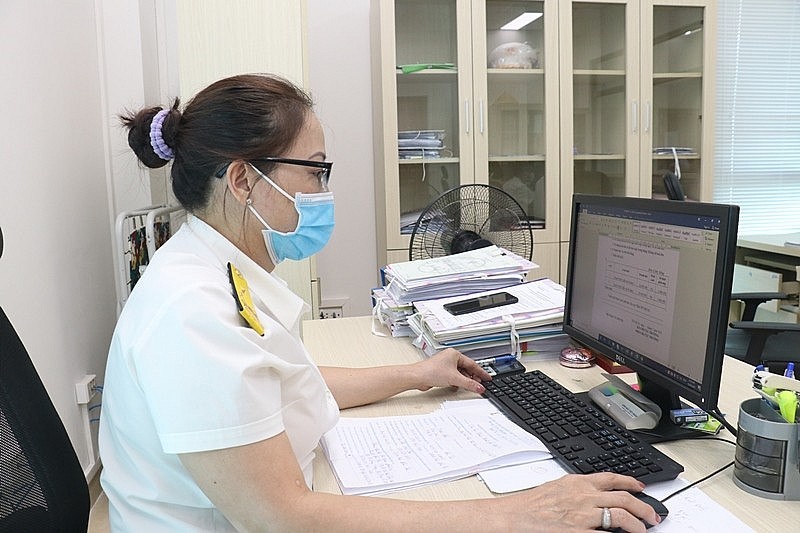 Ngành thuế 'mạnh tay’, hàng hoá của nhiều doanh nghiệp bị dừng làm thủ tục hải quan