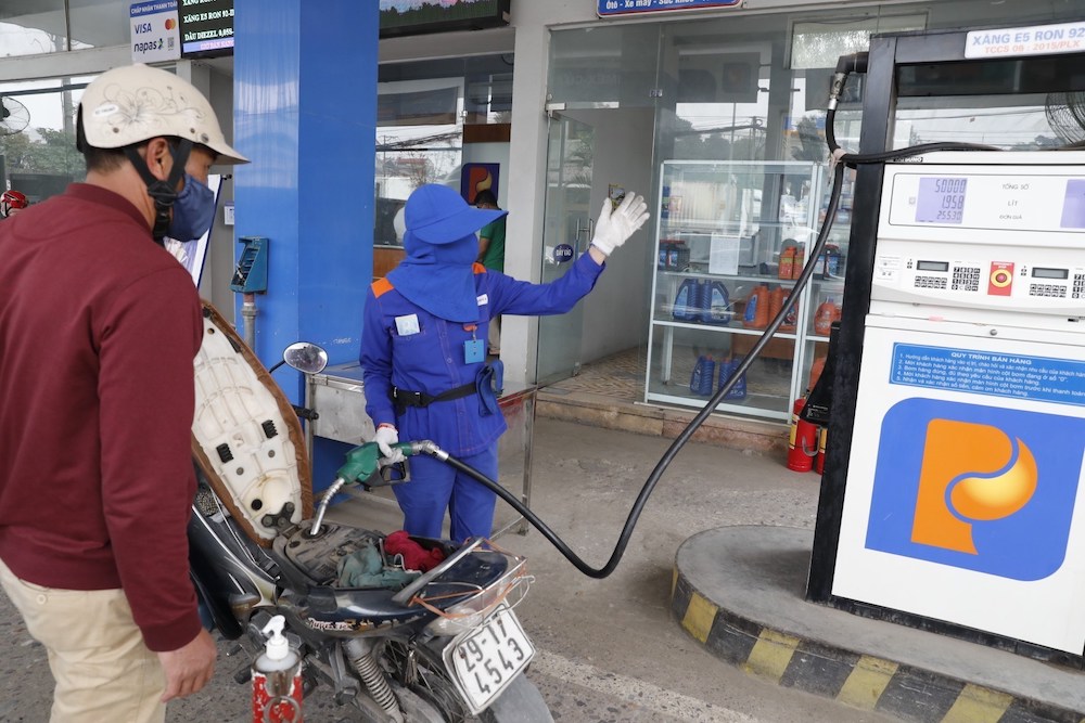 Bộ Tài chính muốn được linh hoạt điều chỉnh thuế bảo vệ môi trường xăng dầu