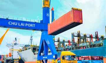 Cảng Chu Lai xếp dỡ 2.200 TEU hàng hóa cho tàu SONGA TIGER