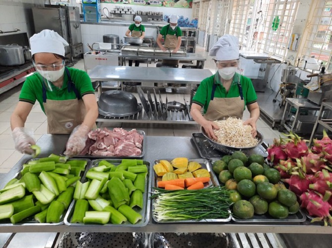 HTX đưa thực phẩm an toàn vào bếp ăn tập thể còn lắm gian nan