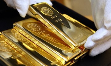 Diễn biến ngược chiều rút khoảng cách giữa giá vàng trong nước và thế giới còn gần 14,5 triệu đồng/lượng