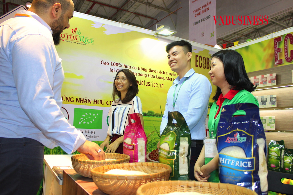 Xuất khẩu gạo với giá trị thật vẫn lo bị 'níu chân'
