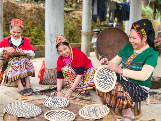 Truyền lửa giảm nghèo từ nghề truyền thống
