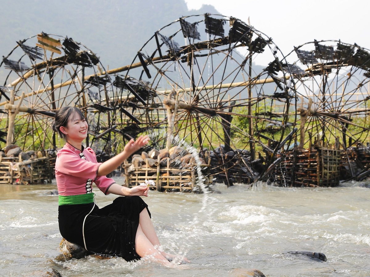 Êm đềm vòng quay cọn nước vùng cao Tây Bắc
