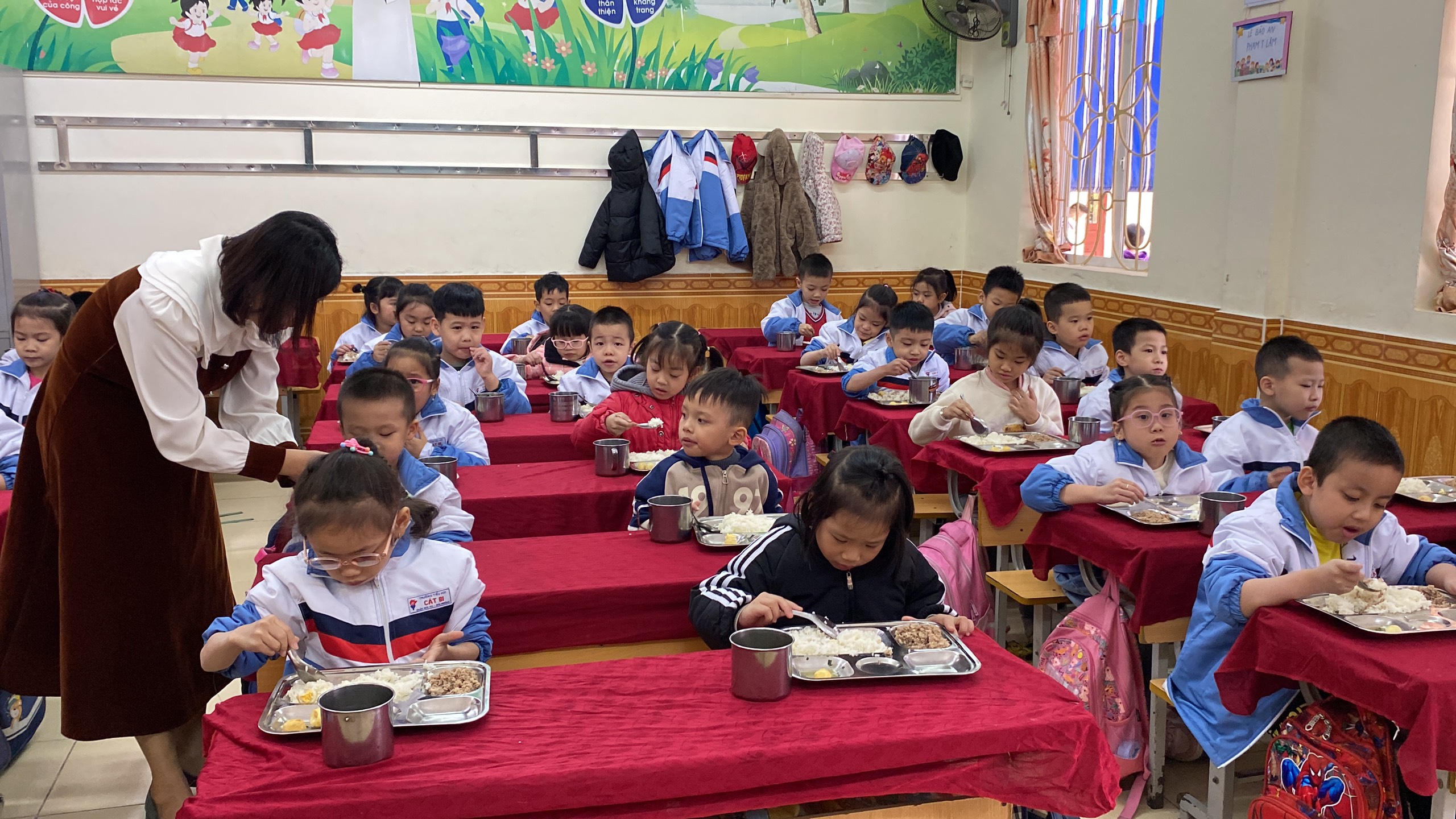 Mô hình nào cho bếp ăn bán trú bậc tiểu học?