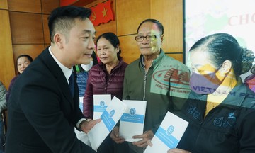 Quận Hồng Bàng (Hải Phòng): Trao tặng hơn 500 thẻ BHYT cho người dân có hoàn cảnh khó khăn