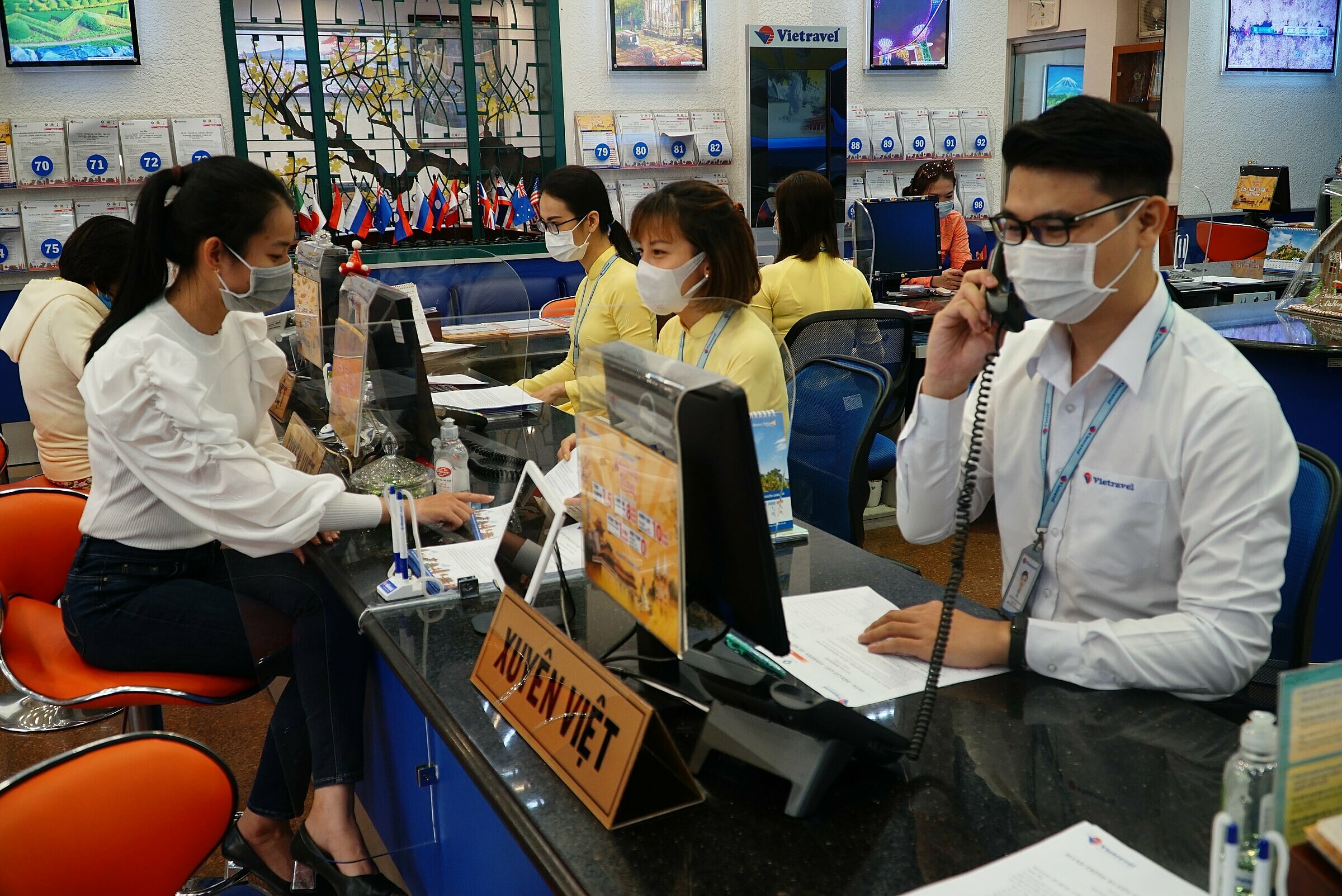 Vietravel đăng ký phát hành cổ phiếu để hoán đổi nợ và chào bán cổ phiếu riêng lẻ