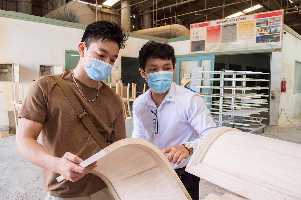 Giải bài toán cạnh tranh cho đồ gỗ và dệt may trước thách thức của năm 2023