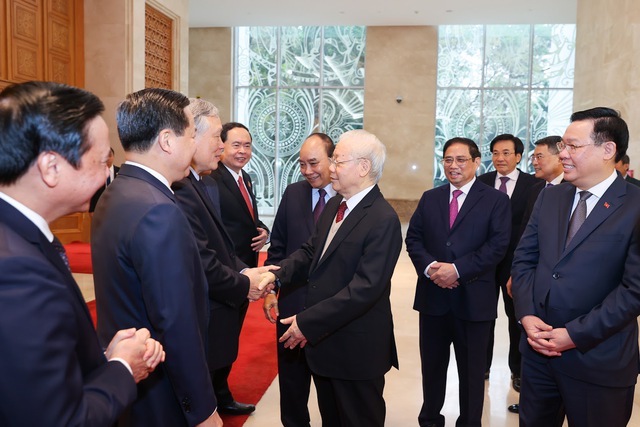 ‘Không say sưa, ngủ quên’ trên thành tích phát triển kinh tế