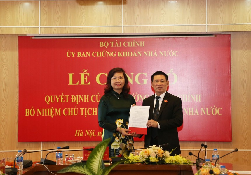 Lần đầu tiên, Ủy ban Chứng khoán Nhà nước có Chủ tịch là nữ