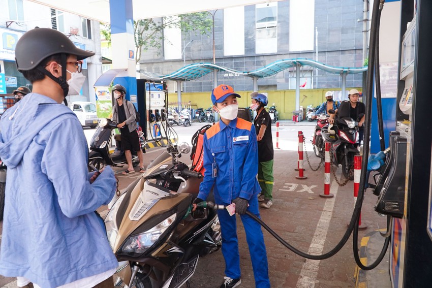 Vì sao không dễ điều hành giá xăng dầu 7 ngày/lần
