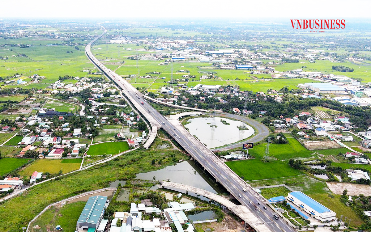 Giá nhà đất 'ăn theo' cao tốc Bến Lức - Long Thành bị 'thổi' lên cả tỷ đồng/sào