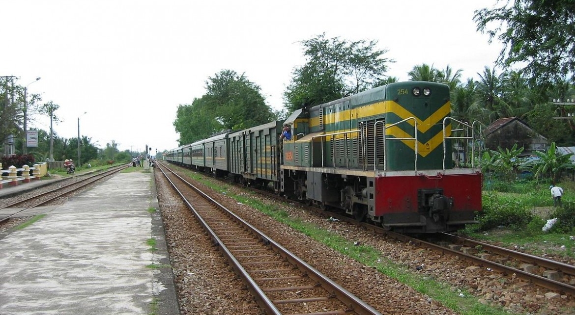 Việt Nam đề nghị Nhật Bản viện trợ cho dự án đường sắt lớn, nhà máy lọc dầu