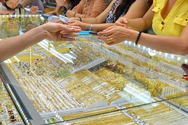 Đầu giờ ngày vía Thần tài, vàng SJC giao dịch gần 67 triệu đồng/lượng