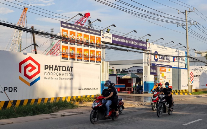 Cổ phiếu bất động sản: 'Mây mù' vẫn che phủ?