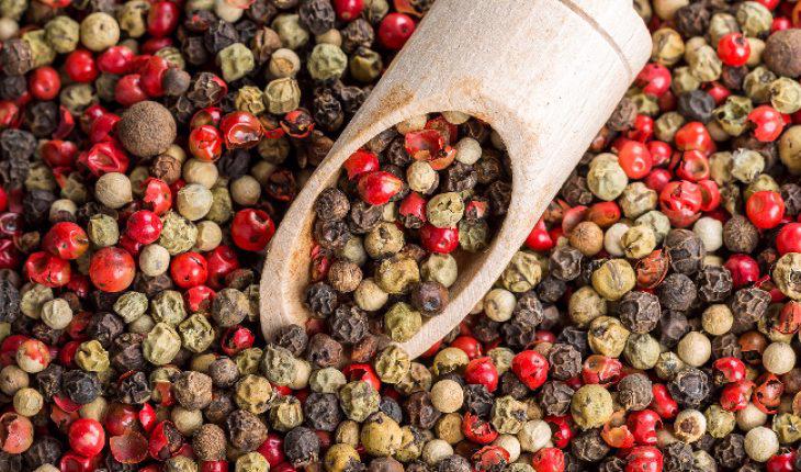 Tăng 500 đồng/kg, giá tiêu vẫn chưa chạm mốc 60.000 đồng/kg
