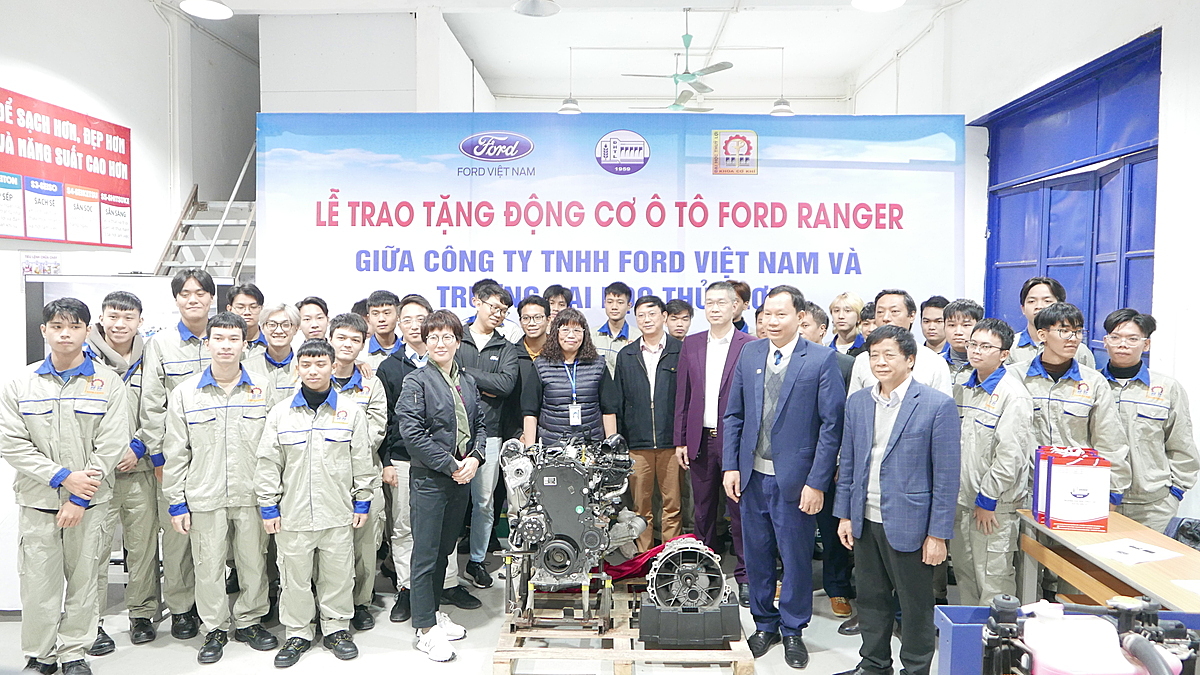 Ford Việt Nam tặng thiết bị cho các trường Kỹ thuật