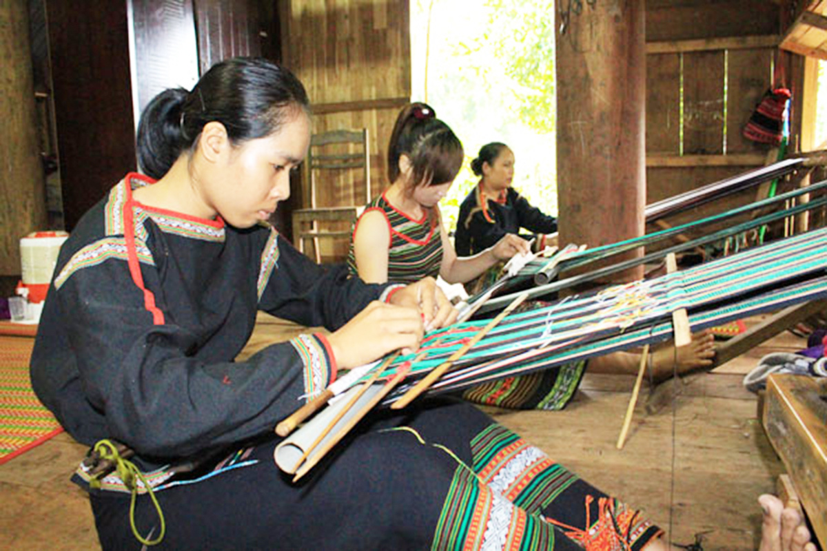 HTX làm giàu với 'công nghiệp không khói'