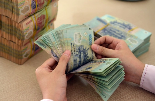 Ngân hàng tung vốn ưu đãi, lãi suất vẫn neo cao