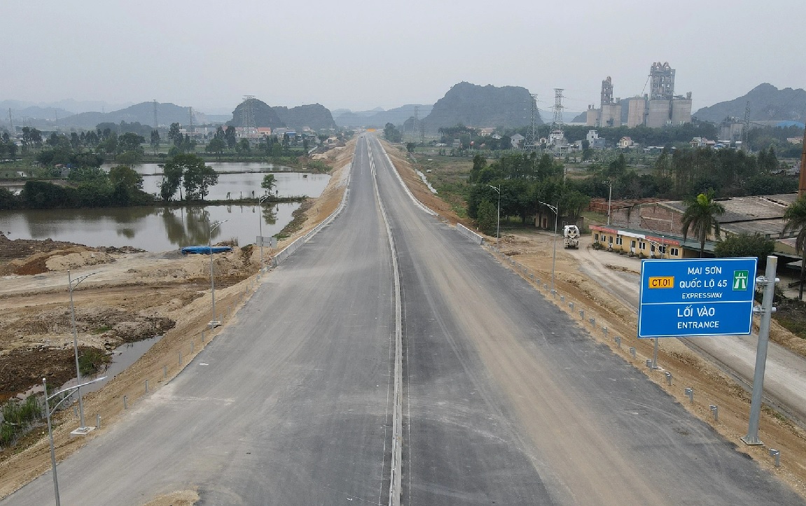 Tập đoàn xây dựng miền Trung bị 'trảm' tại gói thầu cao tốc Mai Sơn - QL45 do năng lực tài chính hạn chế