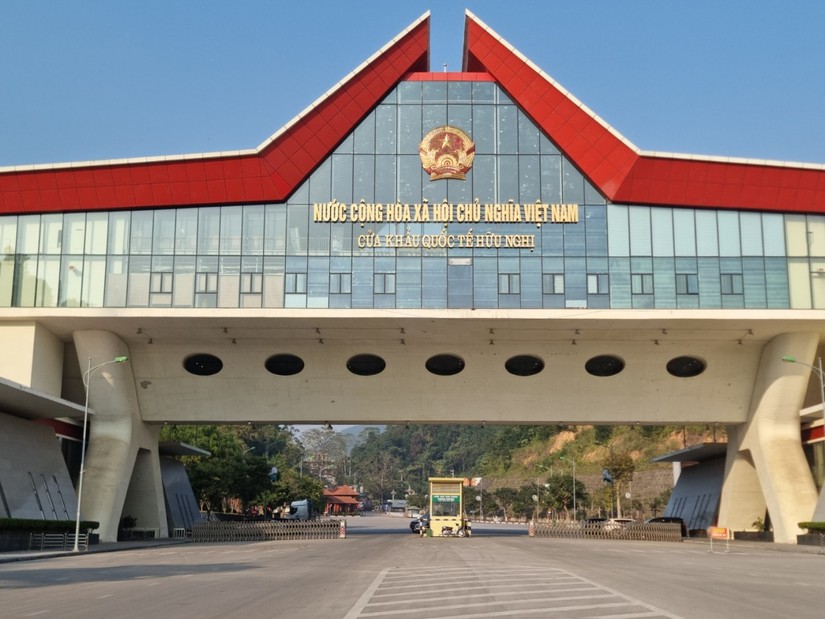 Thông quan tại cửa khẩu quốc tế Hữu Nghị và Hữu Nghị Quan phải đáp ứng quy định gì?