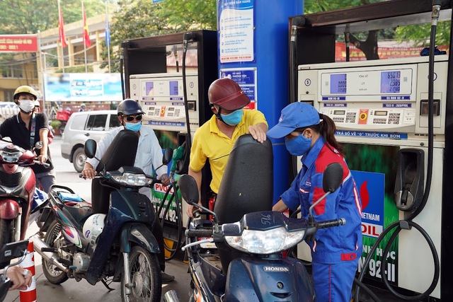 Tác nhân nào khiến doanh nghiệp xăng dầu thua lỗ?