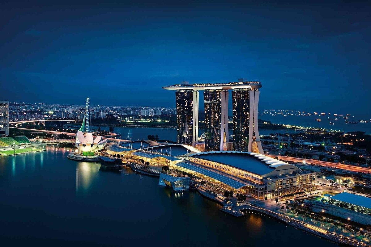 Marina Bay Sands bên bờ vịnh Marina - Biểu tượng thành phố bên sông thu nhỏ thịnh vượng của quốc đảo Singapore