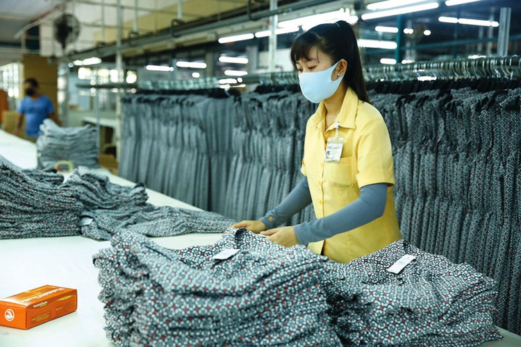 Doanh nghiệp xoay xở 'giữ chân' công nhân khi đơn hàng giảm