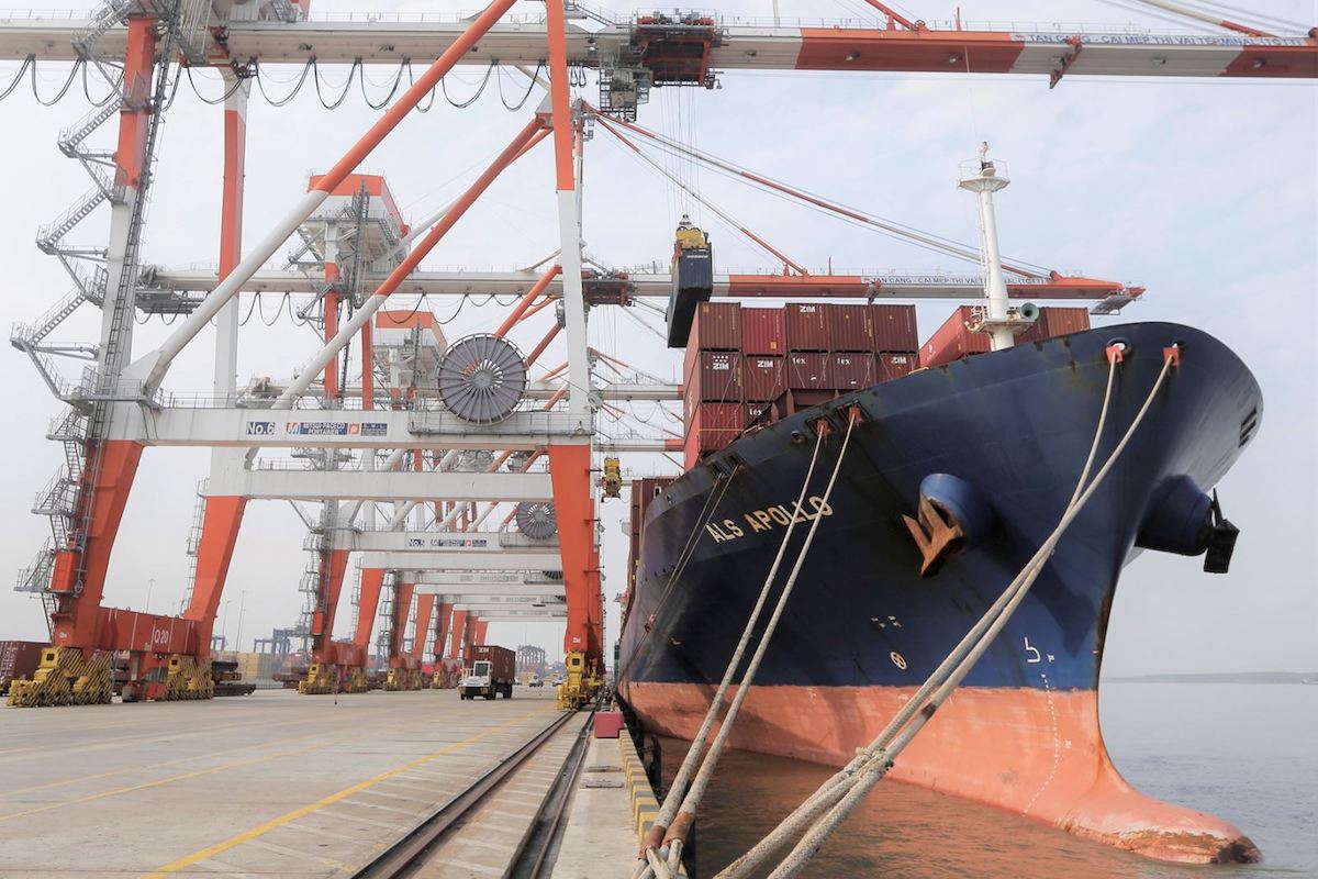 Doanh nghiệp Việt Nam thất thu khoảng 1 tỷ USD/năm vì giá bốc dỡ container thấp hơn một nửa so với khu vực