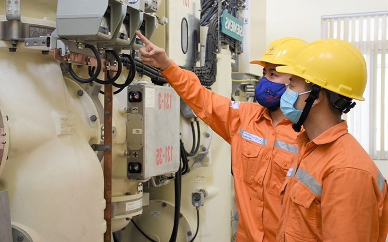 Khả năng giá điện vượt 2.000 đồng/kWh, doanh nghiệp càng thêm 'khó thở'