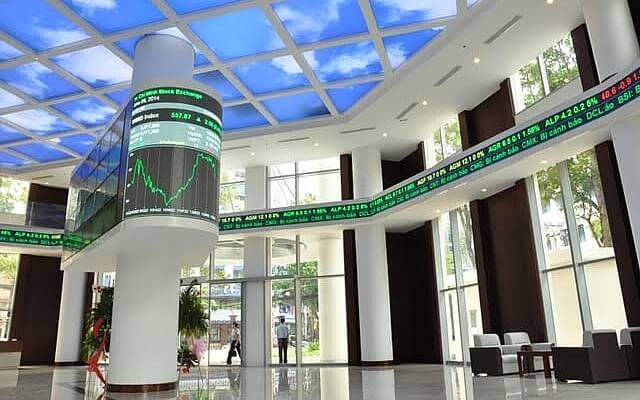 HoSE công bố danh sách 74 mã chứng khoán bị cắt margin trong quý II/2023