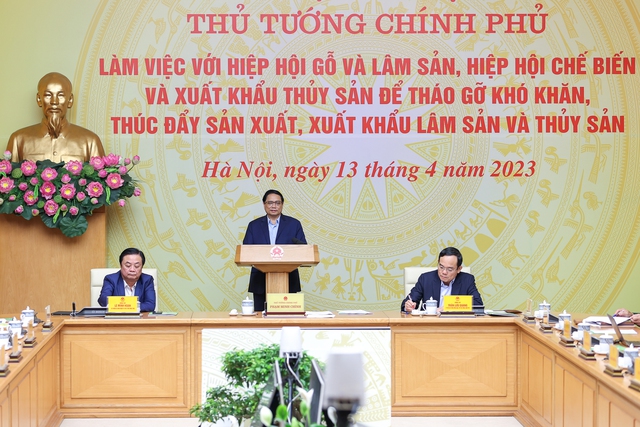Xuất khẩu gỗ và thủy sản giảm mạnh, Thủ tướng đối thoại với doanh nghiệp gỡ khó