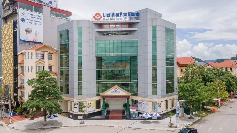 Người nhà lãnh đạo LienVietPostBank muốn thoái sạch vốn