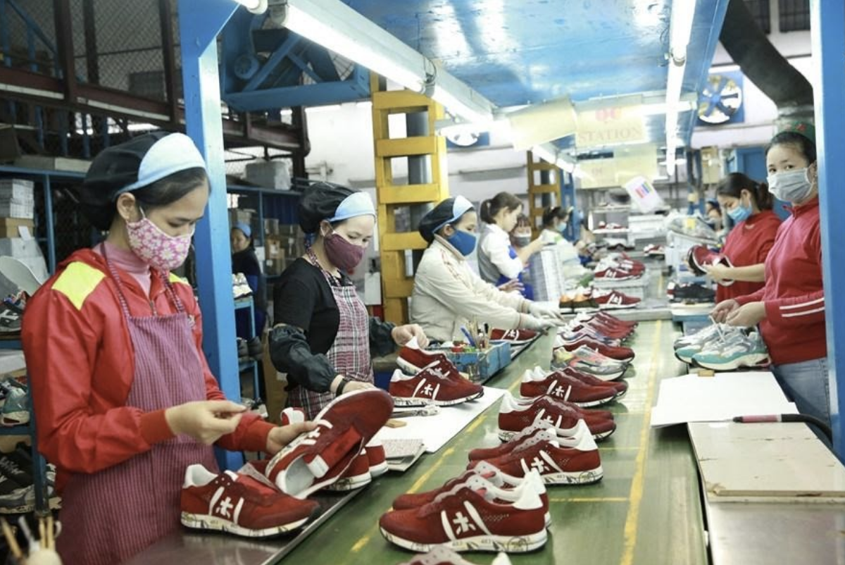 Xuất khẩu thoi thóp và hy vọng ‘sau cơn mưa trời lại sáng’
