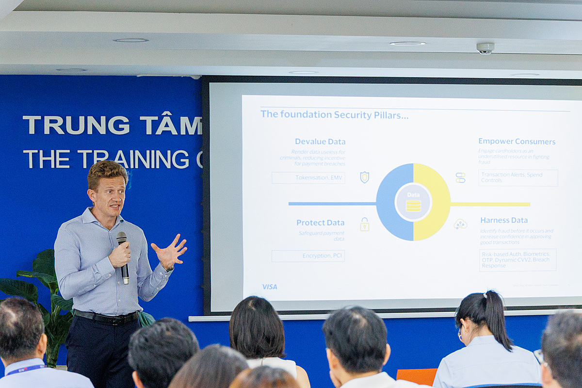 Visa công bố Lộ trình an ninh thanh toán mới tại Việt Nam