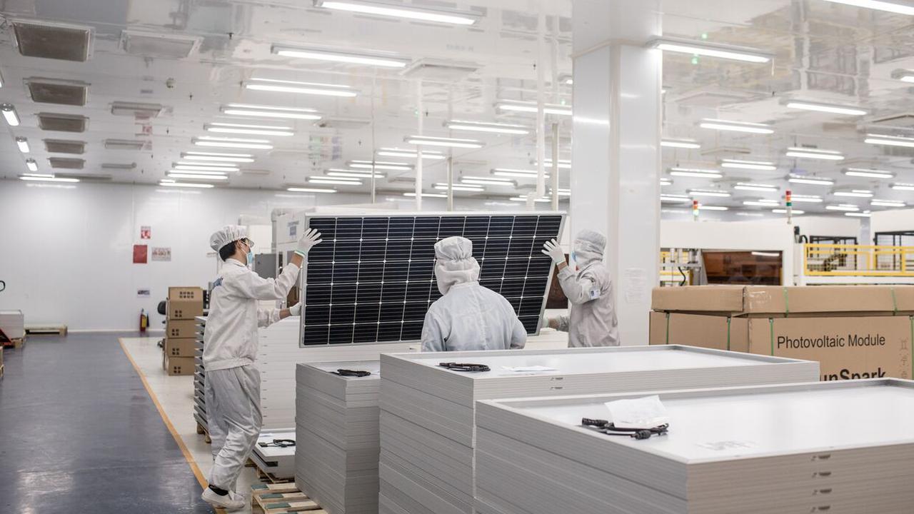 Pin mặt trời Việt Nam có nguy cơ bị áp thuế 254%