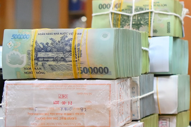 Ngân hàng giảm nắm giữ trái phiếu doanh nghiệp nhưng rủi ro vẫn chực chờ