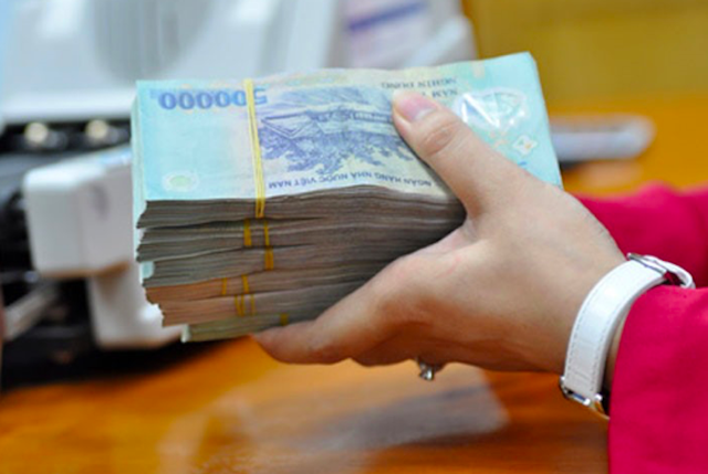 Nợ xấu đè nặng ngân hàng