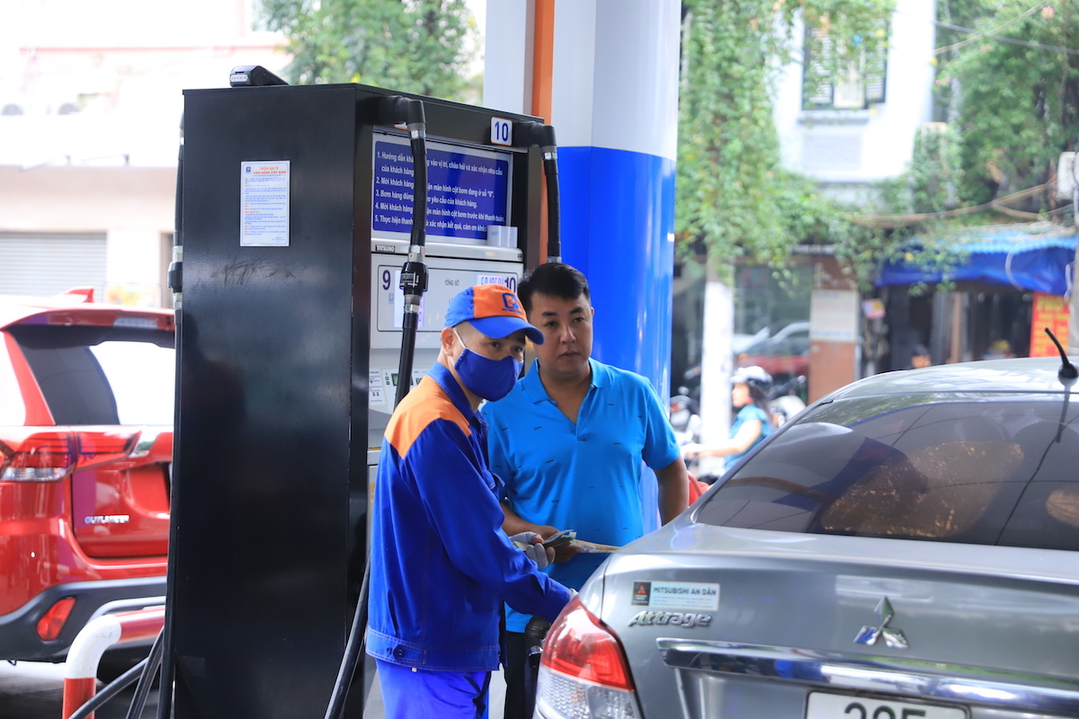 Giá xăng dầu có thể giảm mạnh lần thứ 3 liên tiếp vào ngày mai