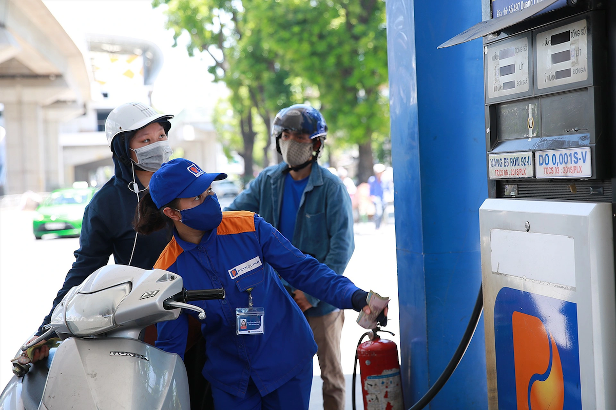 Giảm 1.300 đồng/lít, xăng E5 RON92 về mức 20.130 đồng/lít