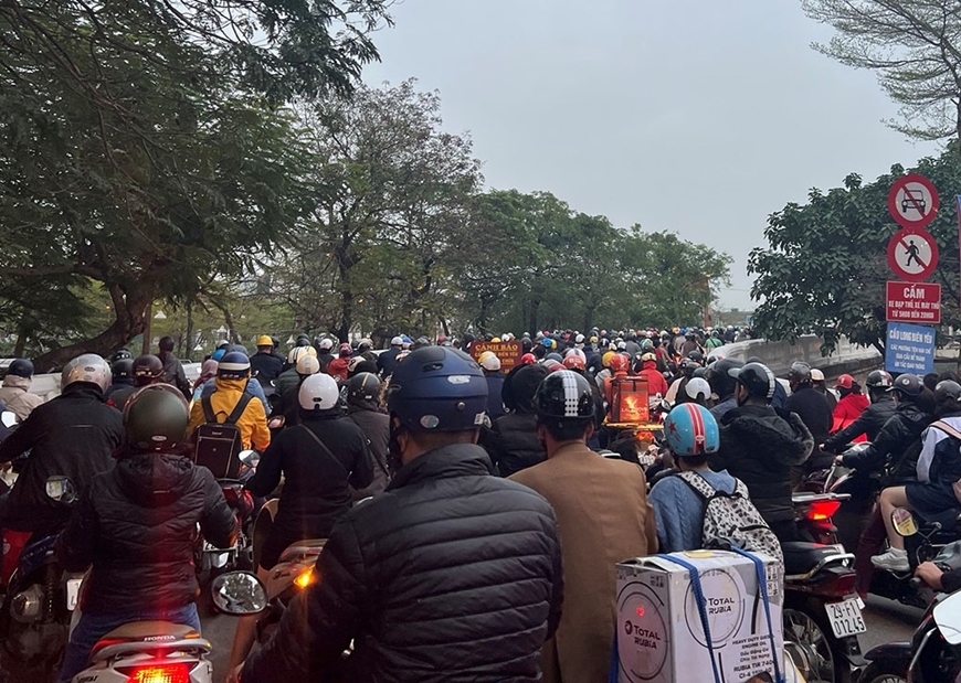 Hà Nội: Thí điểm tổ chức lại nút giao thông trọng điểm quận Long Biên