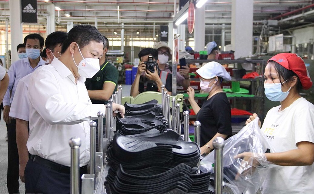 PouYuen Việt Nam cắt giảm 6.000 lao động