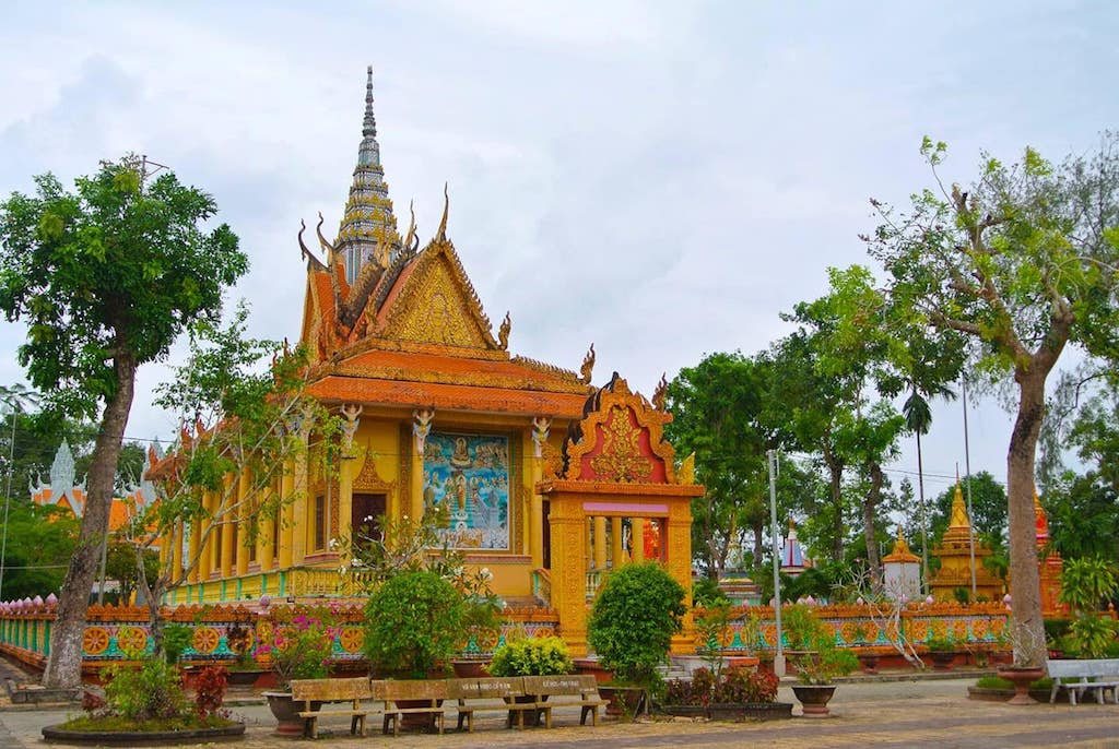Sư sãi và phật tử người Khmer ở Thạnh Phú tạo nên sự khởi sắc cho vùng quê
