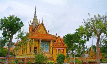 Sư sãi và phật tử người Khmer ở Thạnh Phú tạo nên sự khởi sắc cho vùng quê